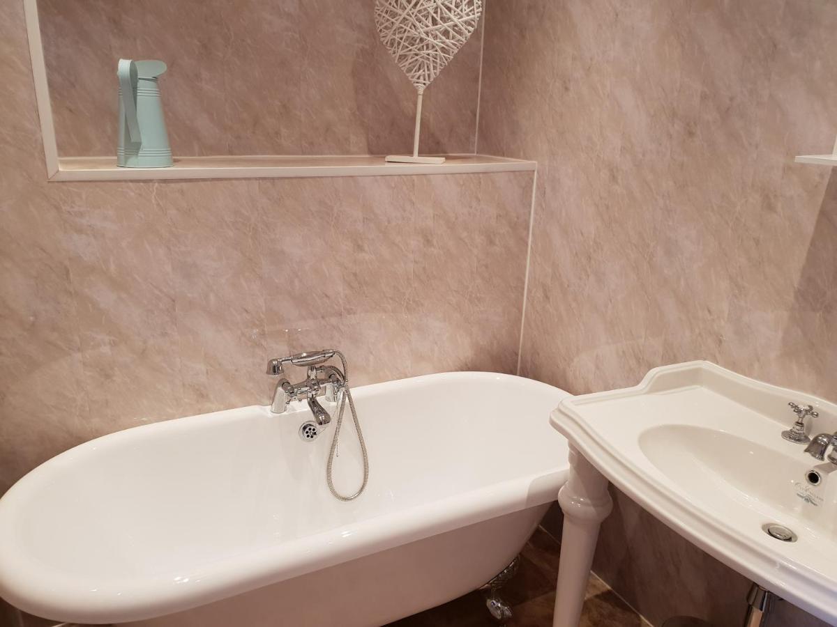 Henrys On The Prom Bed and breakfast 4*