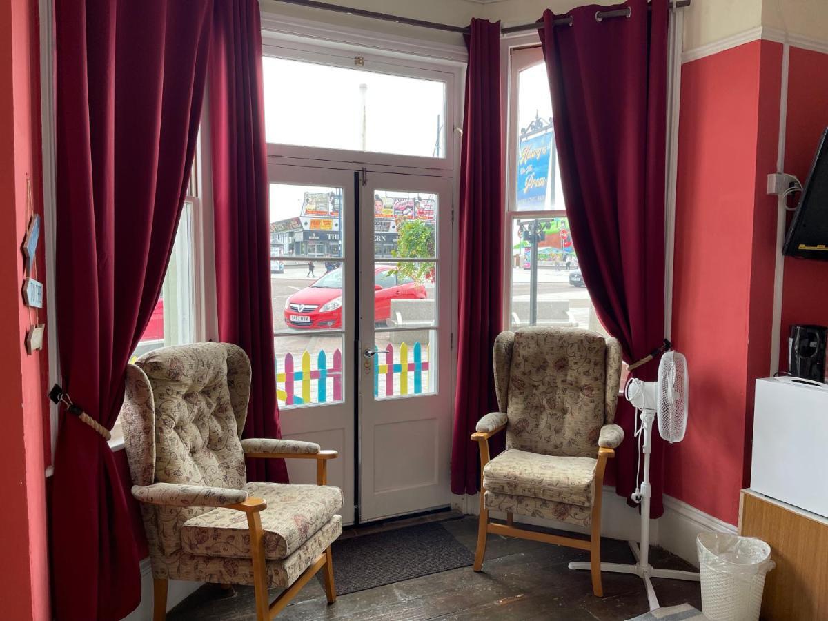 Bed and breakfast Henrys On The Prom Great Yarmouth