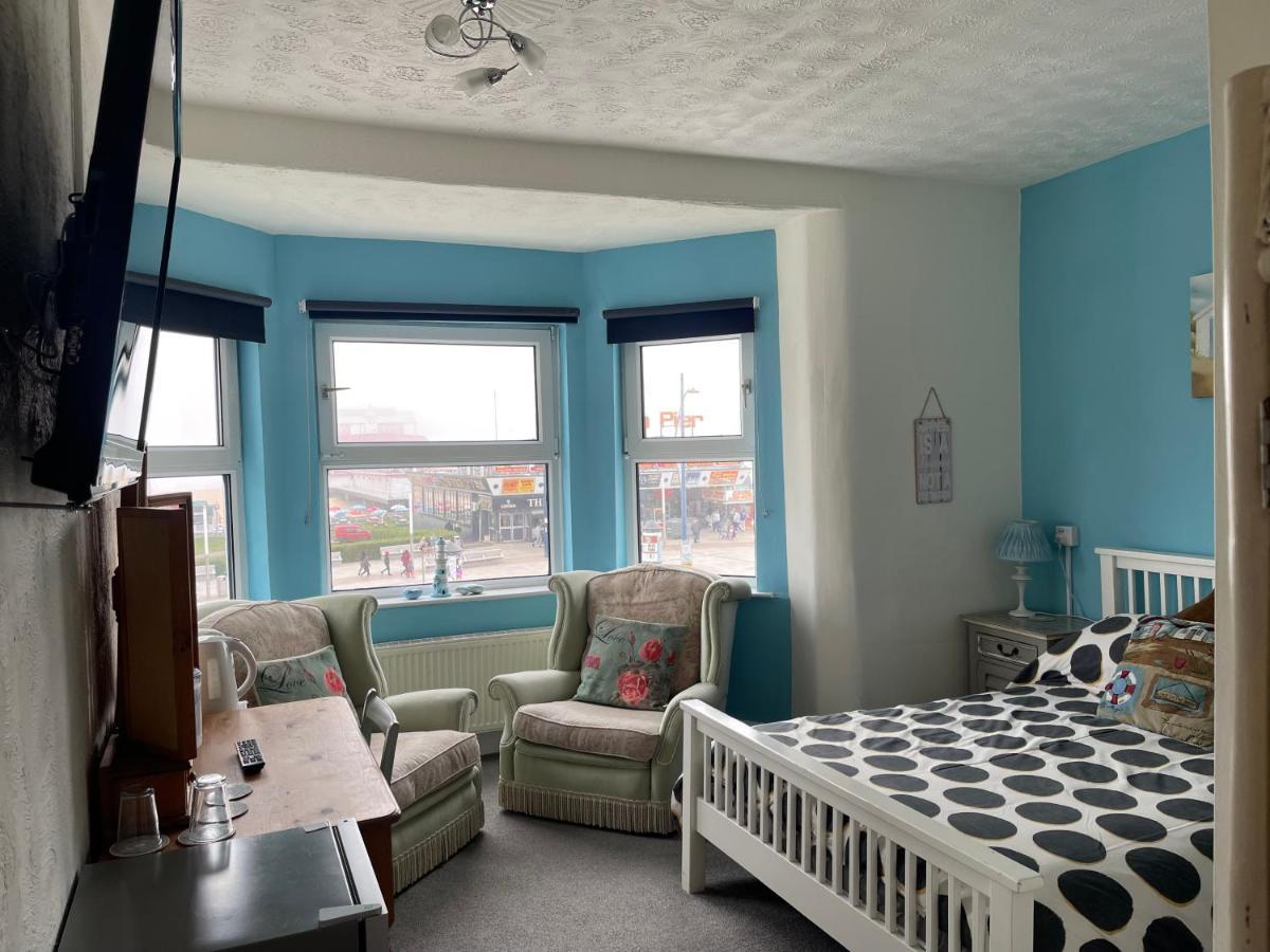 Henrys On The Prom Bed and breakfast