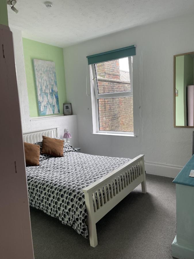 Bed and breakfast Henrys On The Prom 4*