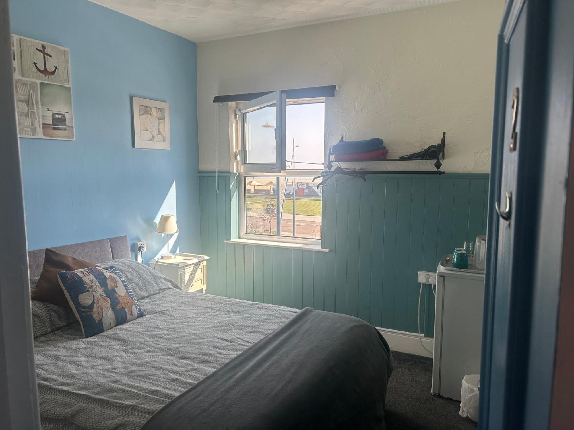 Henrys On The Prom 4* Great Yarmouth