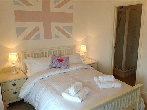 Henrys On The Prom Bed and breakfast 4*