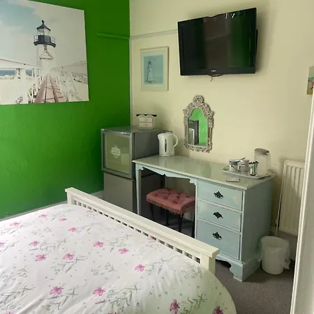 Henrys On The Prom Bed & Breakfast Great Yarmouth Exterior photo