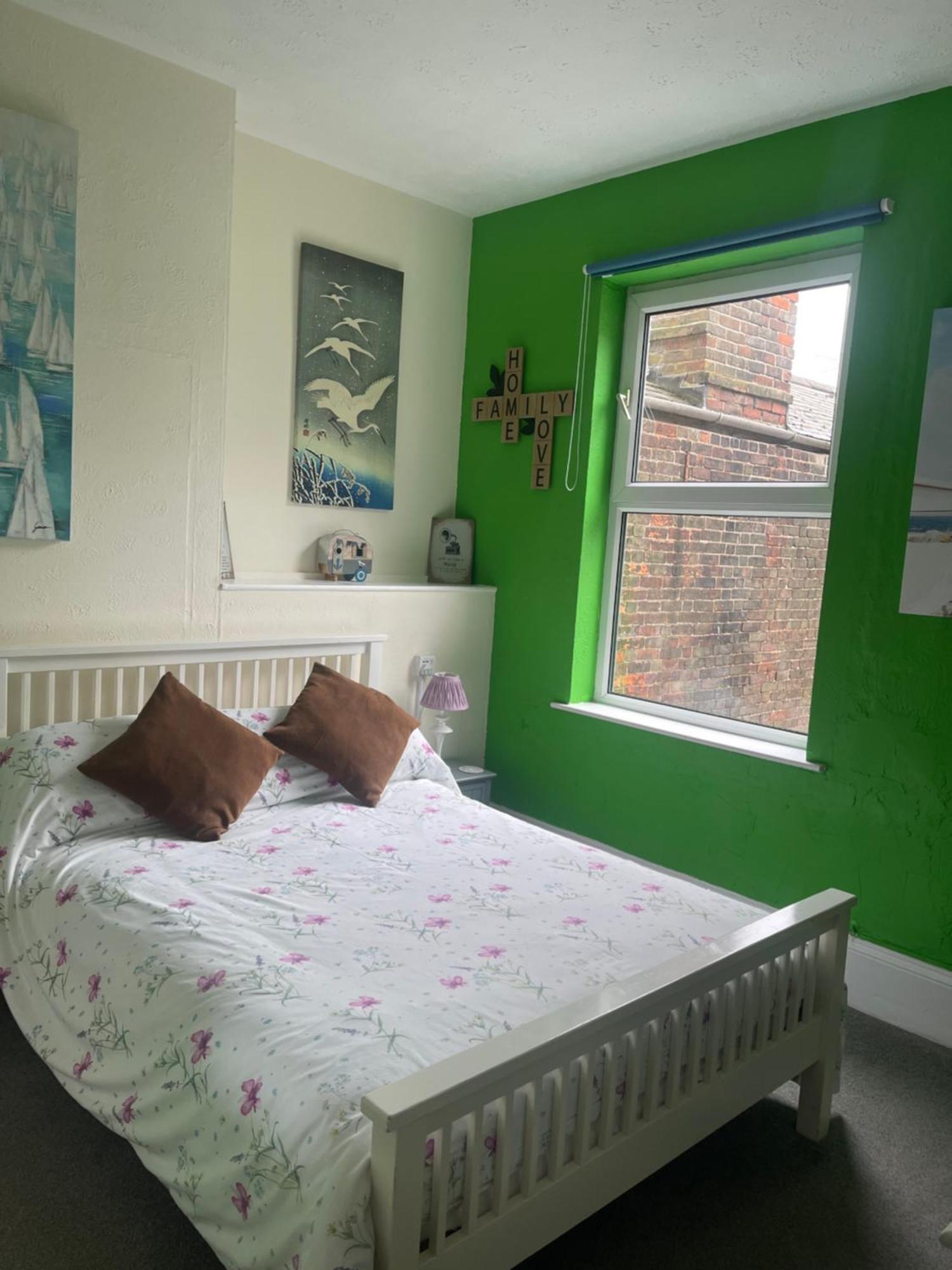 Bed & Breakfast Henrys On The Prom 4*