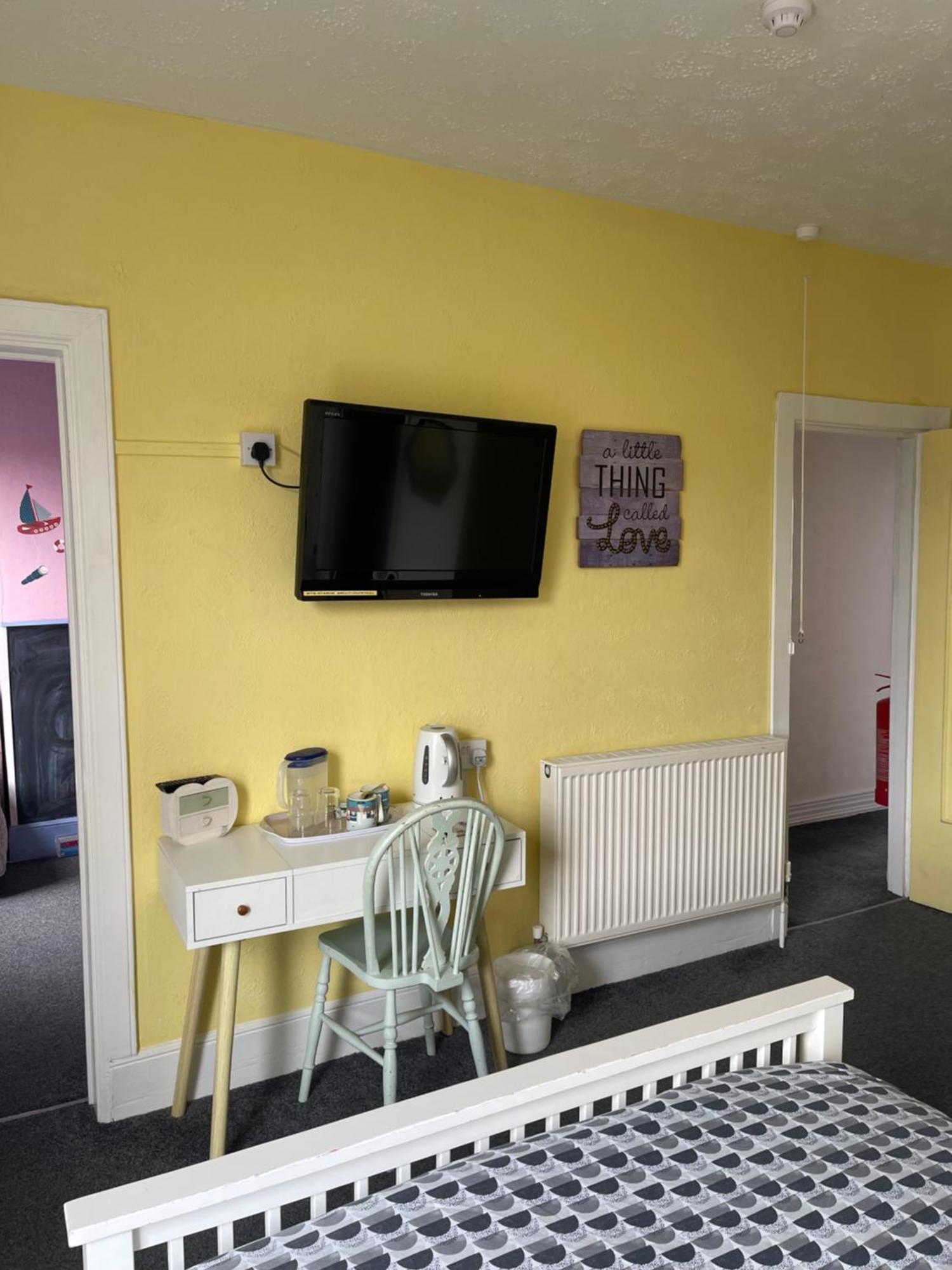 Henrys On The Prom Bed & Breakfast Great Yarmouth