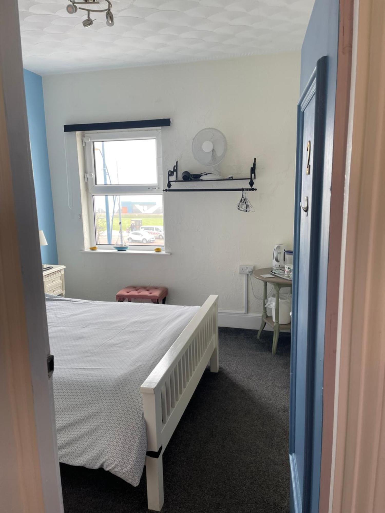 Bed & Breakfast Henrys On The Prom Great Yarmouth